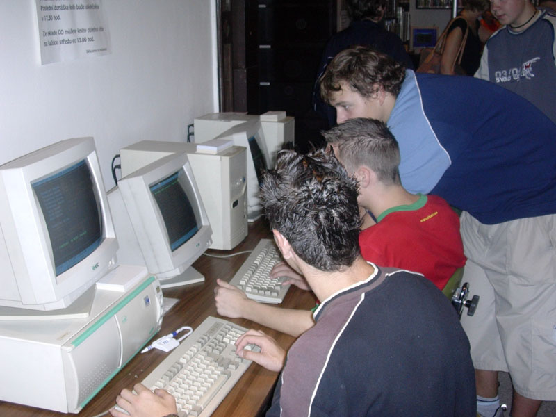 Všechny elektronické počítače v půjčovně beletrie a populárně naučné literatury byly 6. října obsazeny