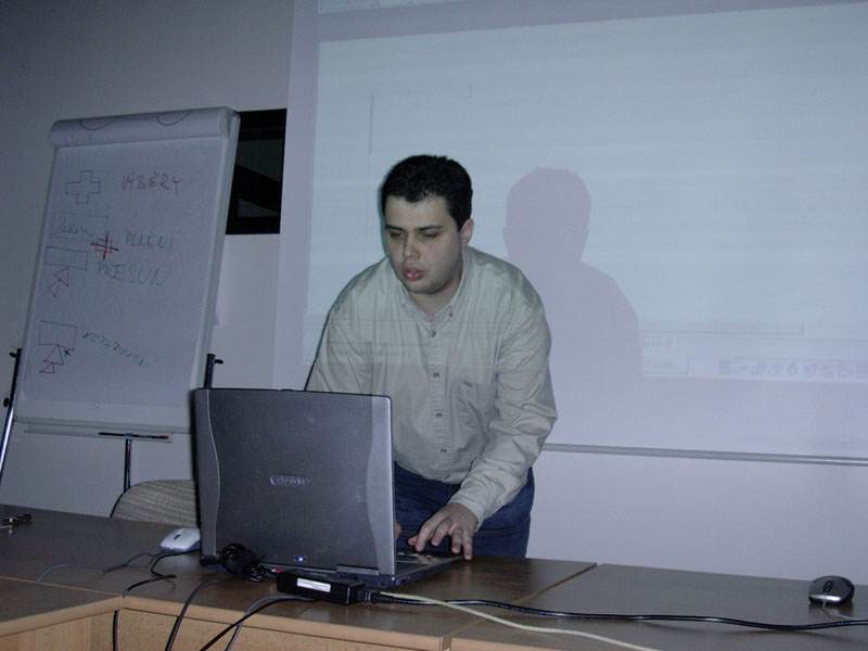 Marek Semančík přednášel 16.3.2005 o práci s tabulkami v Open Office