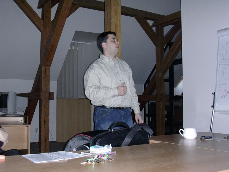 Marek Semančík přednášel 16.3.2005 o práci s tabulkami v Open Office