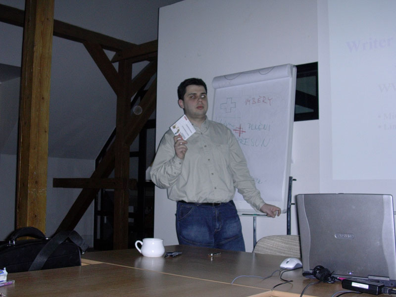 Marek Semančík přednášel 16.3.2005 o práci s tabulkami v Open Office