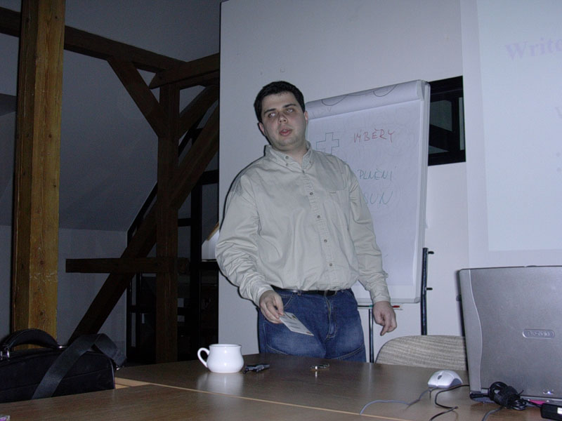 Marek Semančík přednášel 16.3.2005 o práci s tabulkami v Open Office
