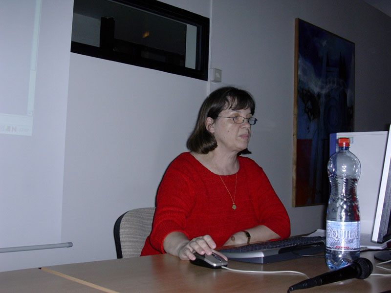 Věra Slavíčková seznámila přítomné 29.3. s databázemi TamTam a EBSCO