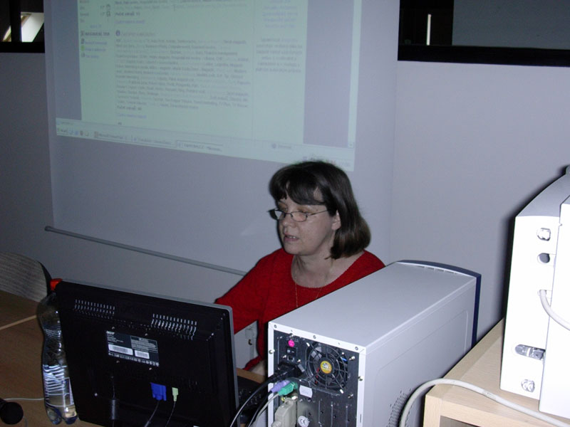 Věra Slavíčková seznámila přítomné 29.3. s databázemi TamTam a EBSCO