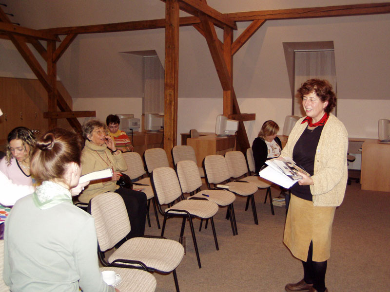 8. prosince 2005 opět do Ústí n.L. zavítala sympatická lektorka britské literatury Michaela Čaňková s pořadem Reading Activities development