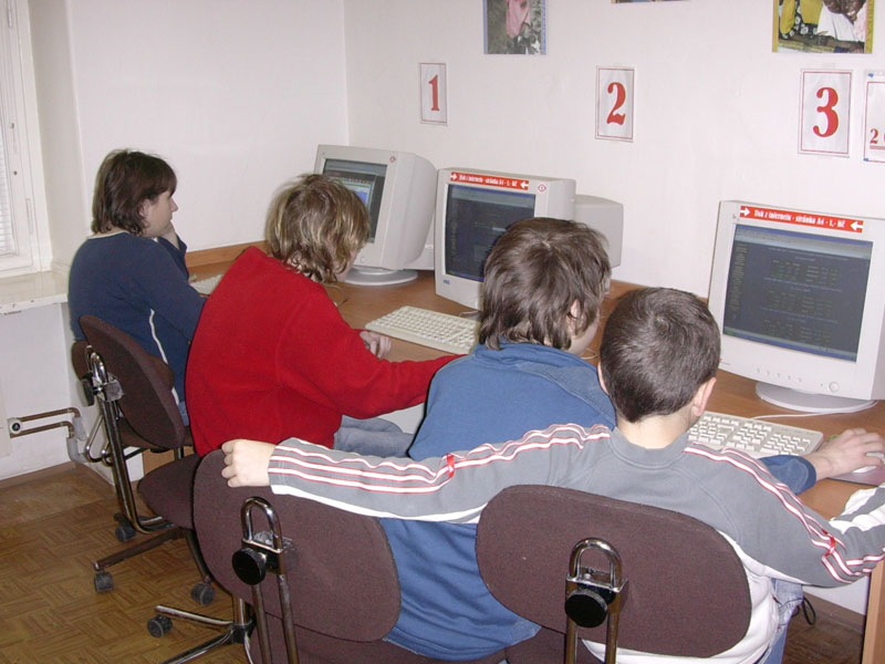 V rámci Března - měsíce internetu bylo oddělení pro děti a mládež vybaveno dalším počítačem na internet