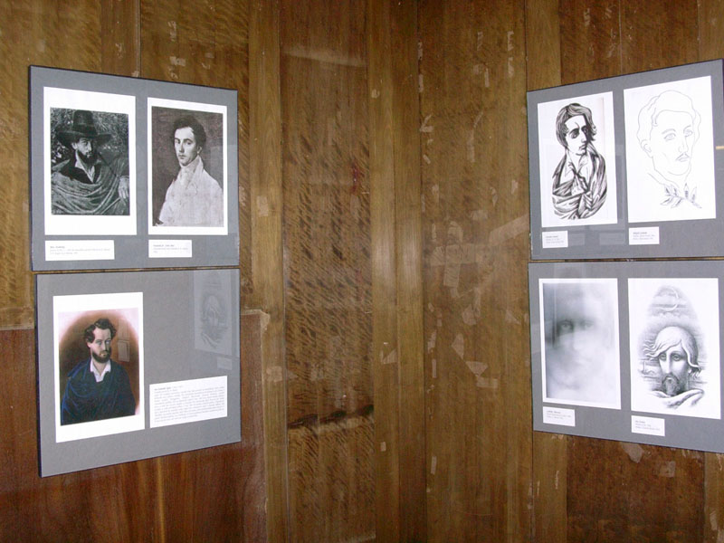 Výstava nese název Tajemný K.H.Mácha a je v přízemí ve V. hradební 49