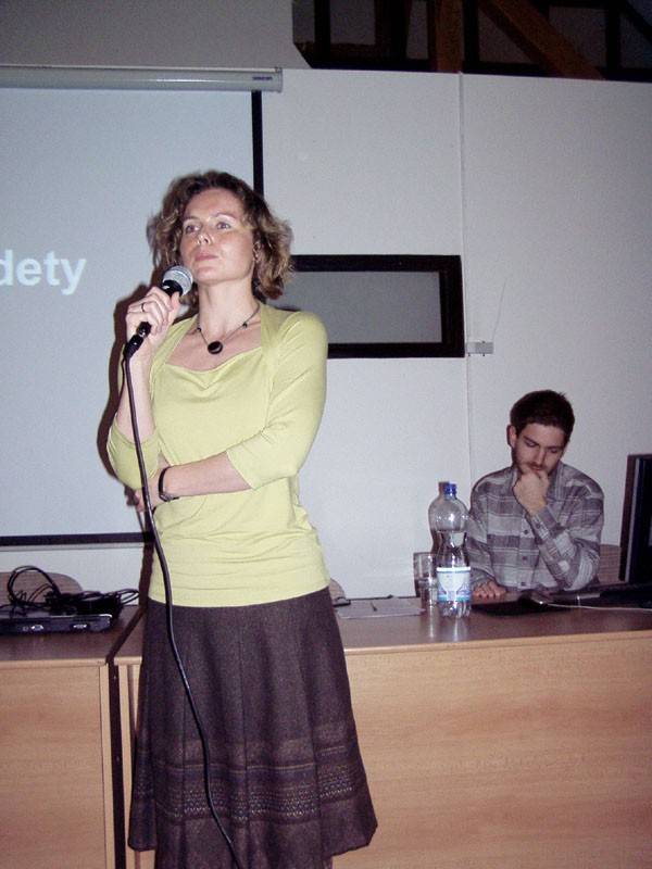 Ředitelka Collegium Bohemicum Blanka Mouralová při prvním setkání okruhu vzdělavatelů 31. března 2008