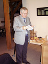 Dr. Ivo Chmelař při četbě úryvku z knihy V. Mušky