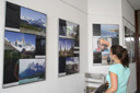 V. Kettner instaloval své fotografie i do vstupní haly