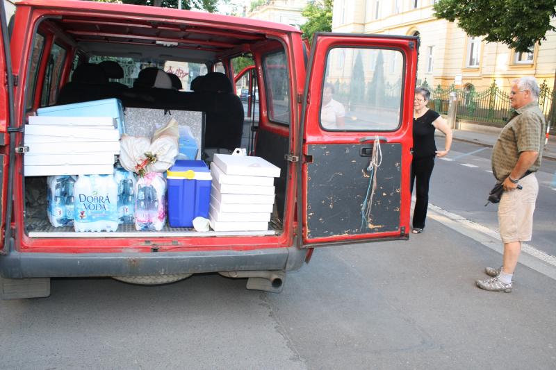 17. června uspořádala knihovna jubilejní 20. akviziční seminář. Ten se konal v Praze v horkém dni, takže účastníkům jsme dovezli nejen bagety, ale i minerální vodu