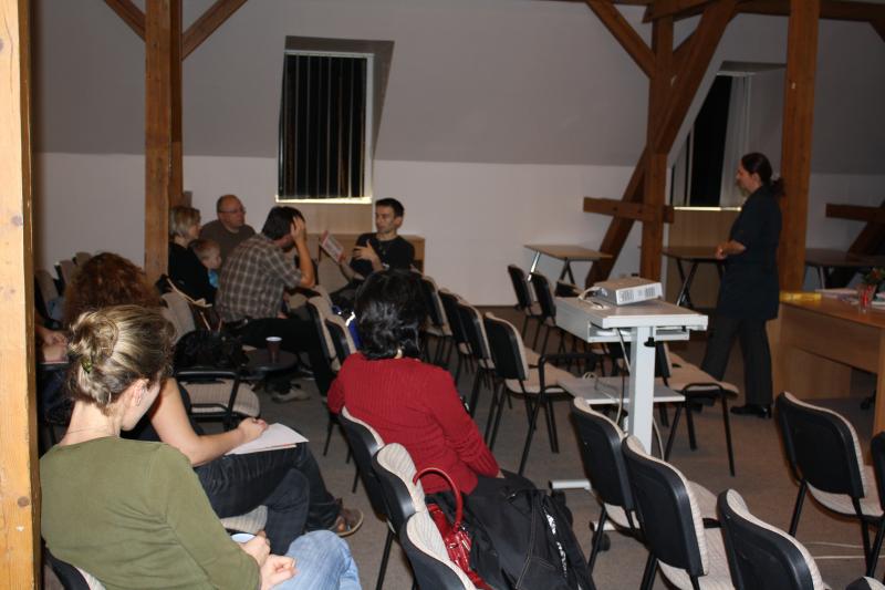 Lektorka Jana Osif Valešová  prezentovala 7. října projekt British Council Prague - Interaktivní seminář pro rodiče, kteří se chtějí s dětmi doma učit anglicky.