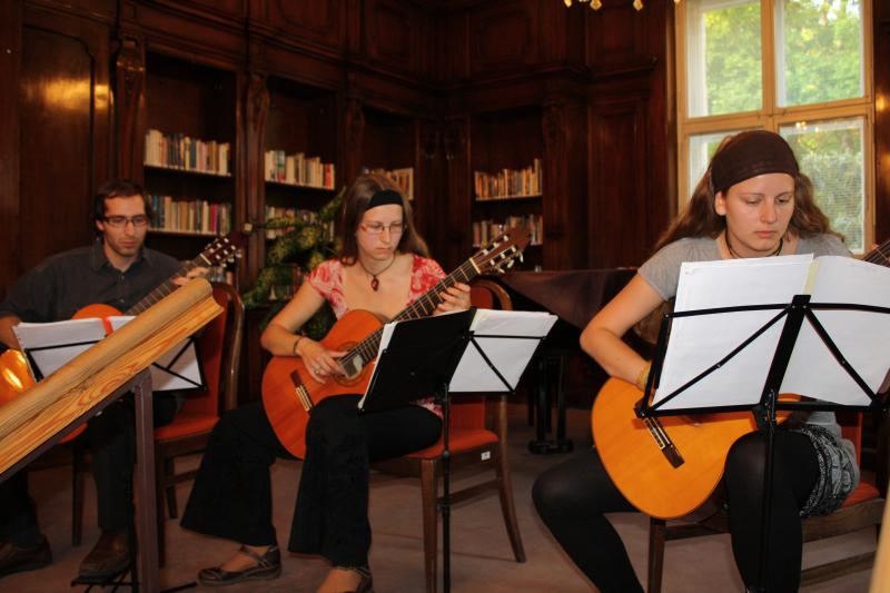 11.5. Kytarový koncert - Kateřina a Klára Cermonovy, Martin Kostolný