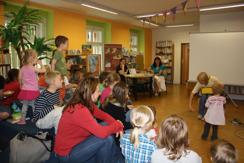 a představuje Emila