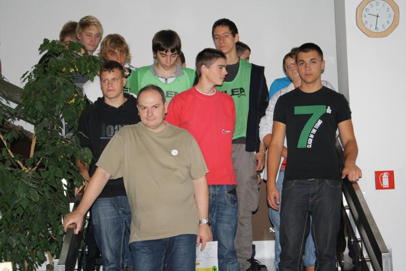 studenti Střední průmyslové školy v Resslově ulici (průvodce J. Zoubek)